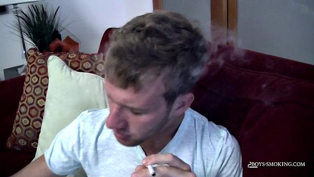 Джейк Паркер курит и дрочит