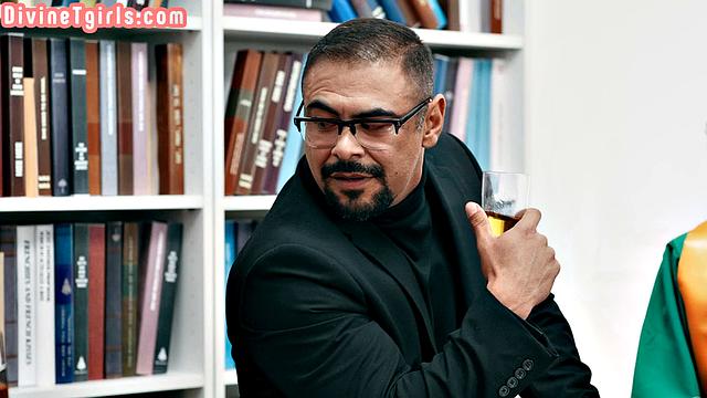 Horny roundbooty trans hard anal pounded