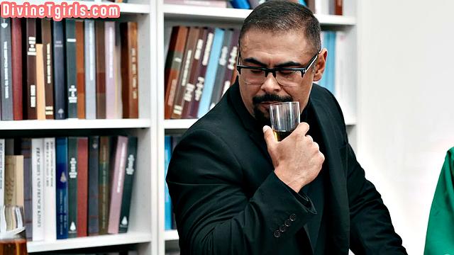 Horny roundbooty trans hard anal pounded