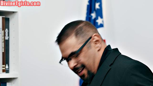 Сочная транса с аппетитной жопой получает жесткий анальный секс от горячего любовника.