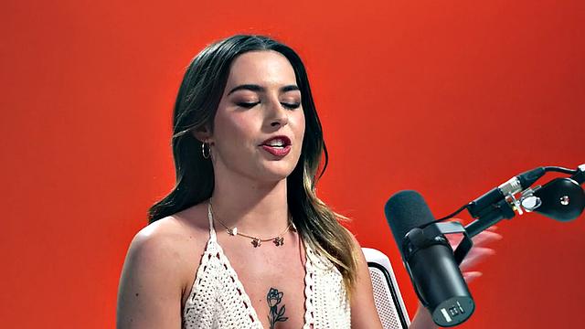 Masturbating inked babe pleasing herself in solo