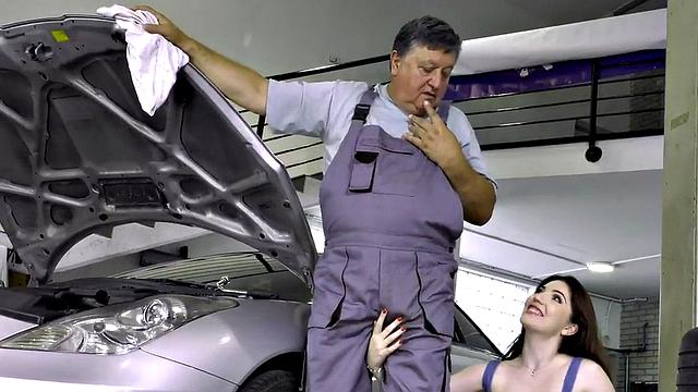 Old grandpa fucks 21yo petite slut in wet pussy