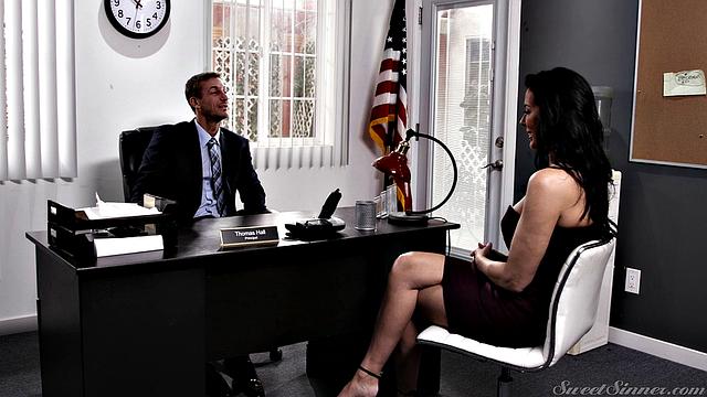 Рыжая milf Reagan Foxx трахается с директором школы и получает крепкую порцию спермы в постели от Ryan Mclane, пока забывает о проблемах сына в колледже.