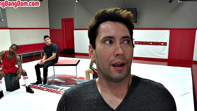 зрелая с огромной жопой разбирается в анальном групповом рестлинге