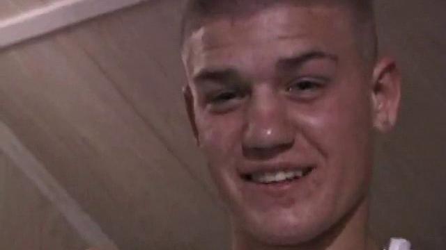 ланс дрочит на крыше перед соседями и кончает на пол в спальне