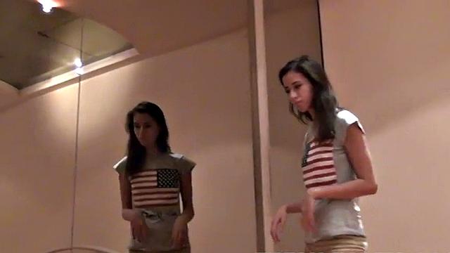 Teen Lesley toys her pussy