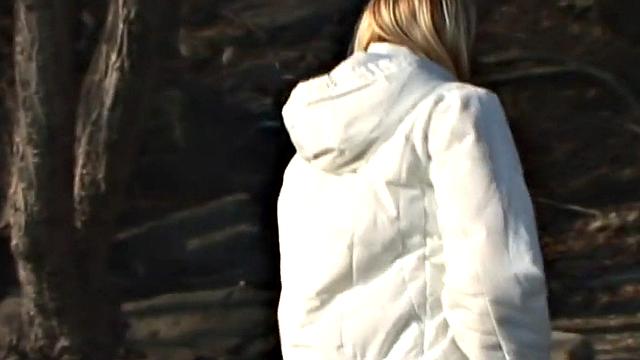 Blonde beach babe in high heels gets wet and wild with outdoor pussy play