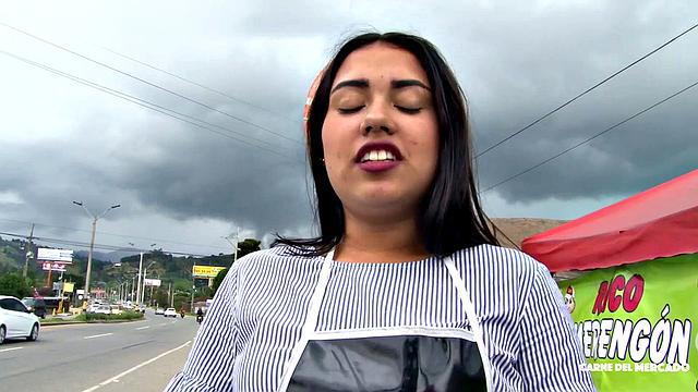 Latina teen gets facial in pickup & sex