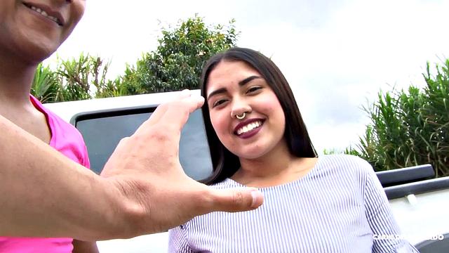 Latina teen gets facial in pickup & sex