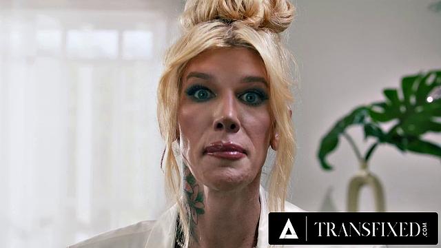 TRANSFIXED - безработница соблазняет девушку из HR на жёсткий межрасовый офисный секс с трансом