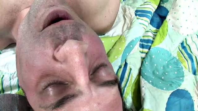 лейси круз дрочит член и показывает огромные сиськи