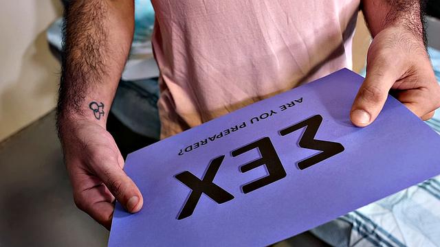 волосатый твинг жарко трахается с мощным красавцем