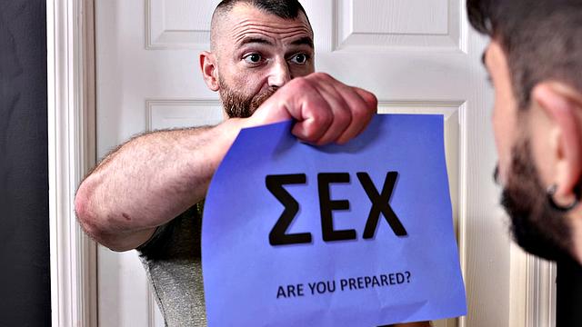 волосатый твинг жарко трахается с мощным красавцем