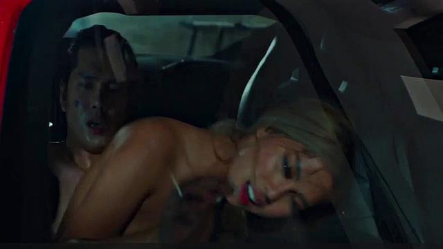 андреа гарсия раздевается по пояс и получает крепкий трах