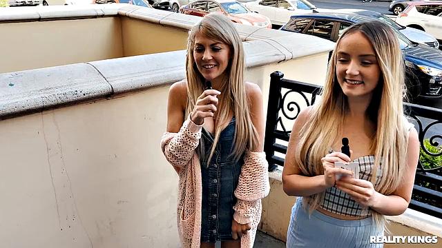 Sexy Chicks on Strip