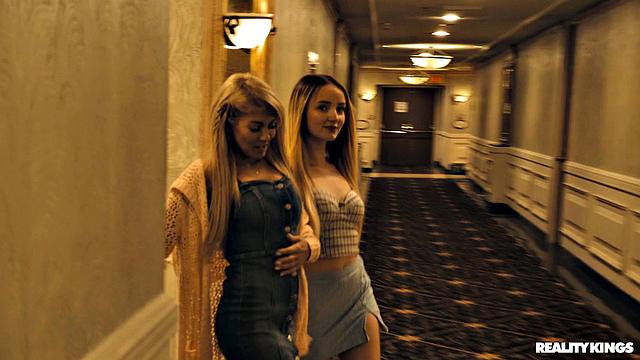 Sexy Chicks on Strip