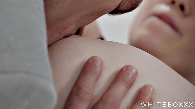 Лотти Мань страстно отсасывает Максу Диору и с жадностью ждет анала от своего любовника, всё ради бурного оргазма.