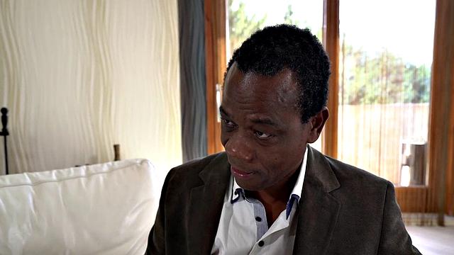 Teen dickrides senior in interracial duo before facial