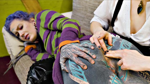 Miss Flora Works Her Fist Inside Anuskatzz Tight Asshole