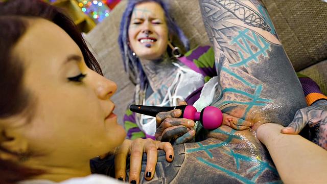 Miss Flora Works Her Fist Inside Anuskatzz Tight Asshole