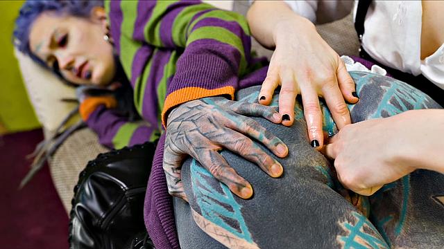 Miss Flora Works Her Fist Inside Anuskatzz Tight Asshole