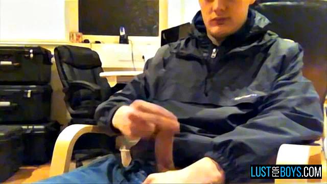 Webcam Jerking Off In The Office - Tyler Bolt