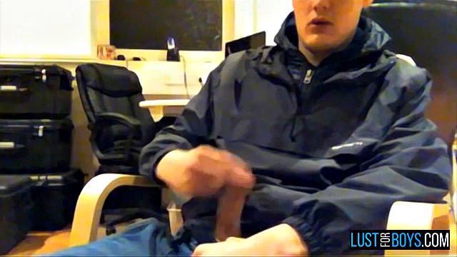 Webcam Jerking Off In The Office - Tyler Bolt