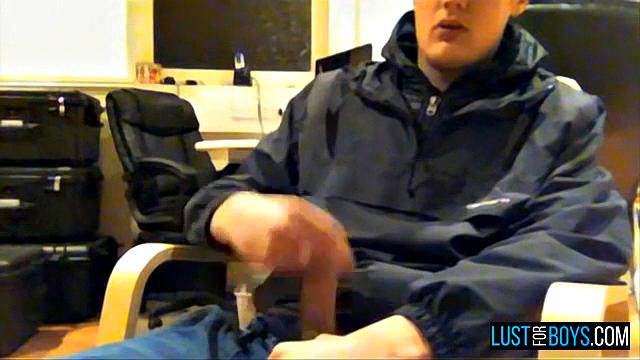 Webcam Jerking Off In The Office - Tyler Bolt