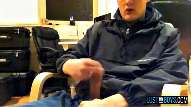 Webcam Jerking Off In The Office - Tyler Bolt