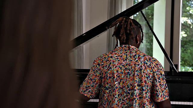 Horny Suburbanite Pussy Stretched By HUGE Rapper - Dogfart