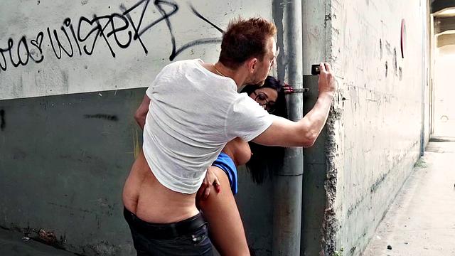 Европейская орги: татуированные шлюхи трахаются в позе наездницы и устраивают групповуху