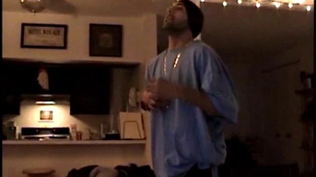 волосатый энрике кайфует от минета и быстро кончает