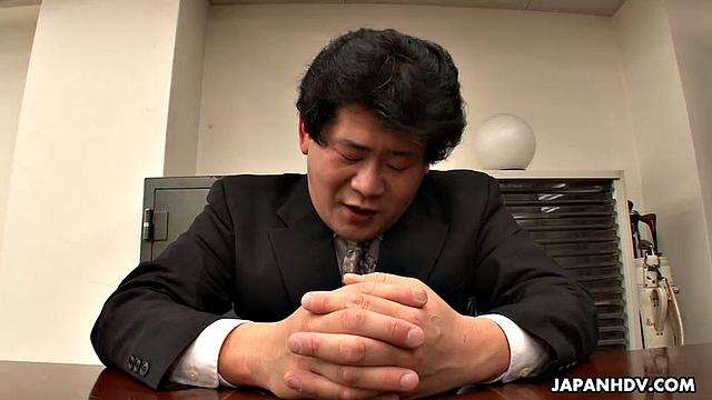 Petite babe is a great motivator for guys