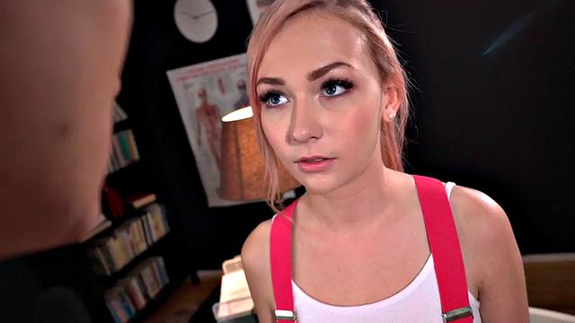 21yo chick pussyfingered and fucked in office by trainer