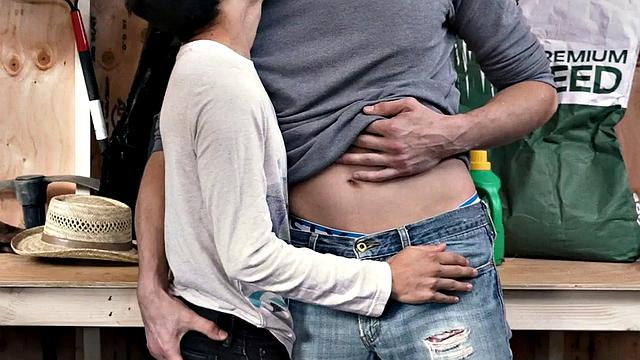 Petite Twink Anally Deilled In Skinny By Top Bf