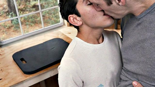 Petite Twink Anally Deilled In Skinny By Top Bf