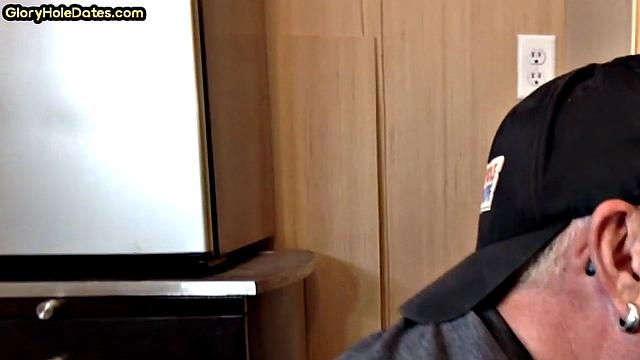 Homemade gloryhole DILF sucks in closeup POV scene