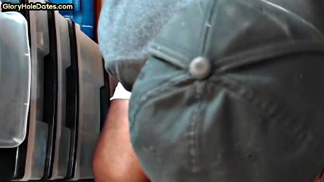 Homemade gloryhole DILF sucks in closeup POV scene