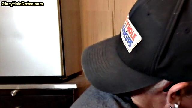 Homemade gloryhole DILF sucks in closeup POV scene