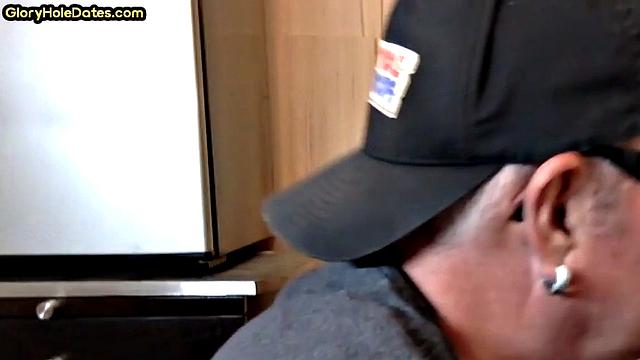 Homemade gloryhole DILF sucks in closeup POV scene