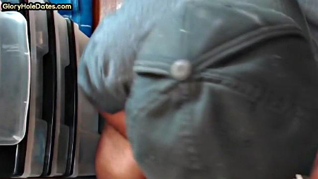 Homemade gloryhole DILF sucks in closeup POV scene