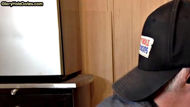 Homemade gloryhole DILF sucks in closeup POV scene