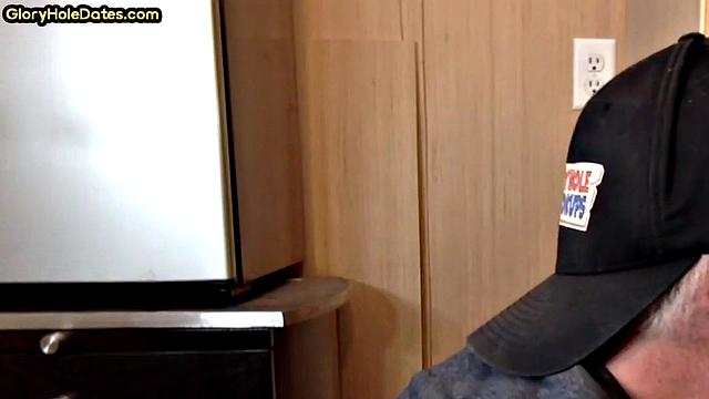 Homemade gloryhole DILF sucks in closeup POV scene