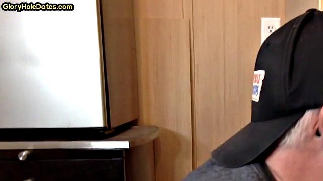 Homemade gloryhole DILF sucks in closeup POV scene