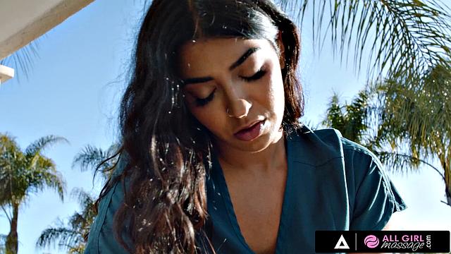 ALL GIRL MASSAGE - Gorgeous Vanna Gets Hot Massage In A Resort By Hot Masseuse Jasmine Sherni