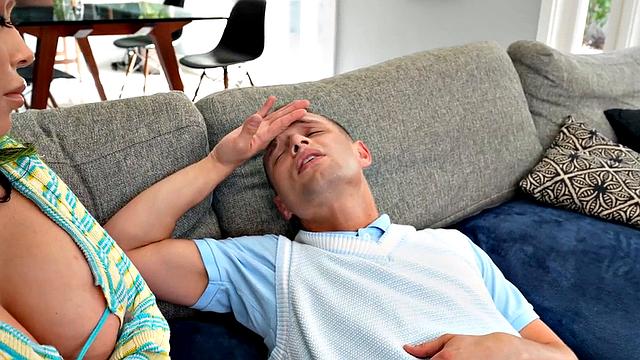 Curvy babe riding and pleasing lovers cock in hot affair