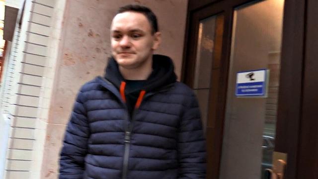 грязный европеец кайфует от огромного белого члена в жопе