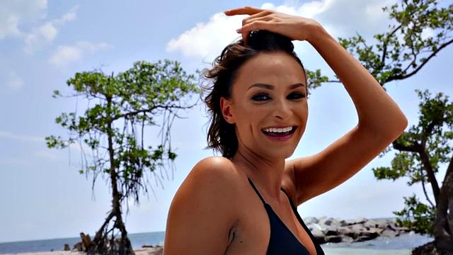 Pickedup beach babe sucking pov cock before reverse cowgirl