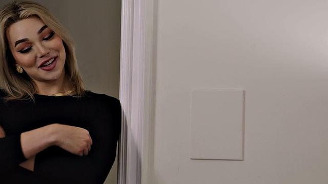 Lingerie babe licks and fucks cunt of bosomy MILF