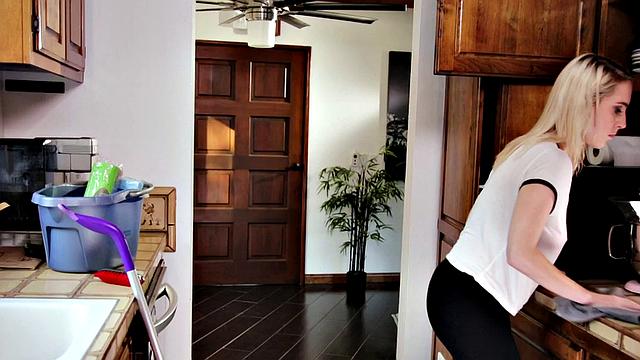 Cleaning lez babe squirts on dykes face after pussyeating